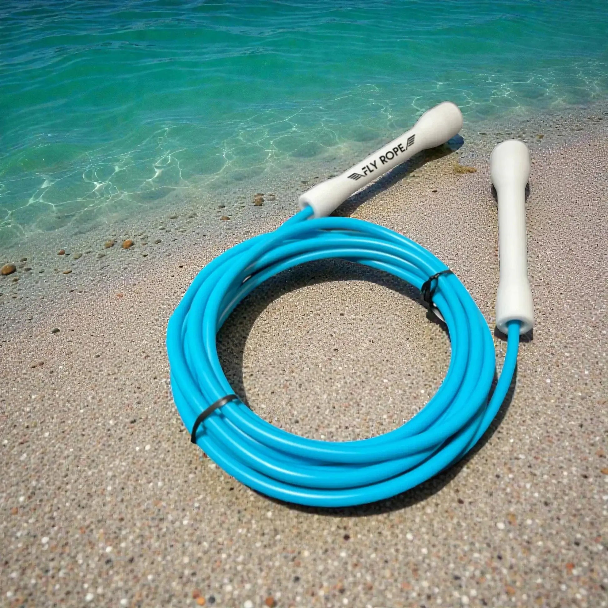Springseil Azurri von Fly Rope – speed rope verstellbar, blau 5 mm Seil mit robusten Griffen, Fitness, Jumping Rope, Training, Boxen, Crossfit, Ausdauer, Koordination, Fettverbrennung, Einsteiger & Fortgeschrittene